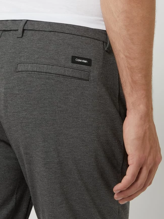 Besorgen ✨ CK Calvin Klein Tapered Fit Jogpants Mit Stretch-Anteil - Mittelgrau ❤️ 3 Besorgen ✨ CK Calvin Klein Tapered Fit Jogpants Mit Stretch-Anteil - Mittelgrau ❤️ – Bild 3