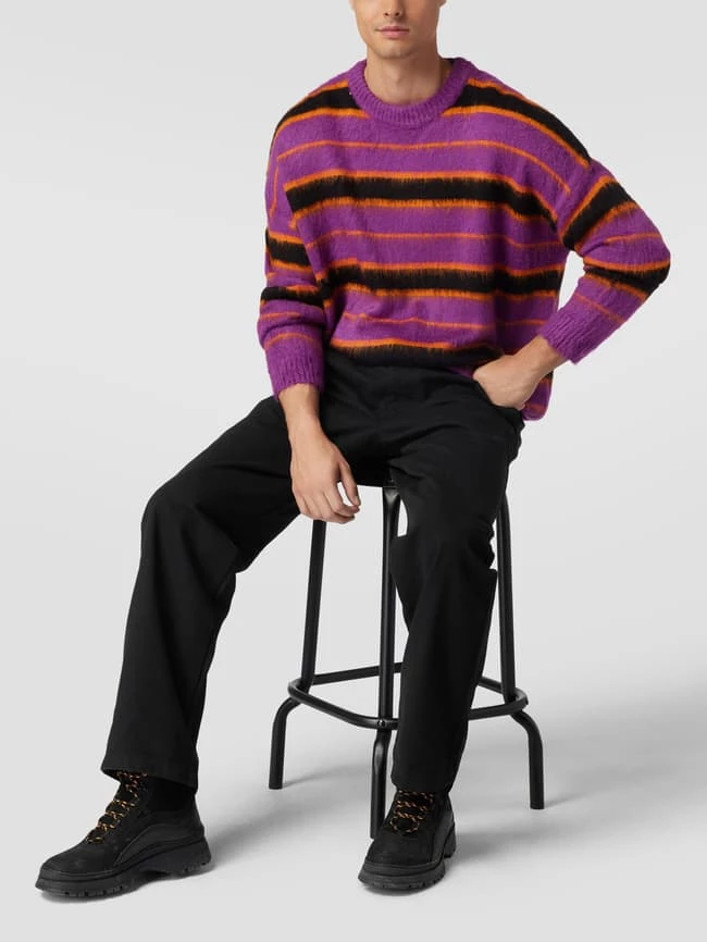 Auslauf ? REVIEW Hose Mit Label-Patch - Schwarz ? 1 Auslauf ? REVIEW Hose Mit Label-Patch - Schwarz ?